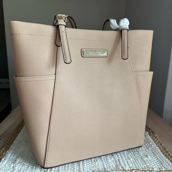 CALVIN KLEIN NWT Large Tote Nude Saffiano Leather Handbag H2RB1283 - Picture 1 of 16